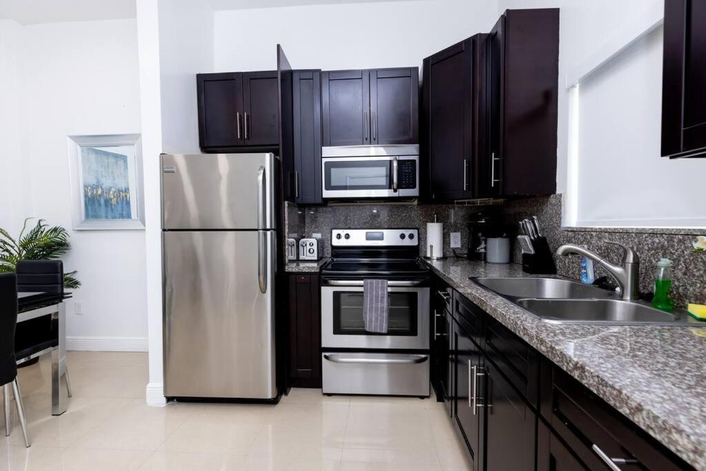 Comfortable 4Br Townhome At Calle 8 Miami Exteriér fotografie